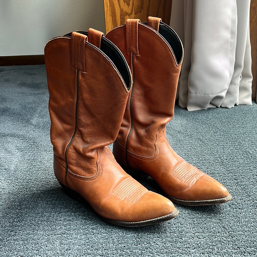 Tony Lama Brown Cowboy Boots 1012L size 8.5